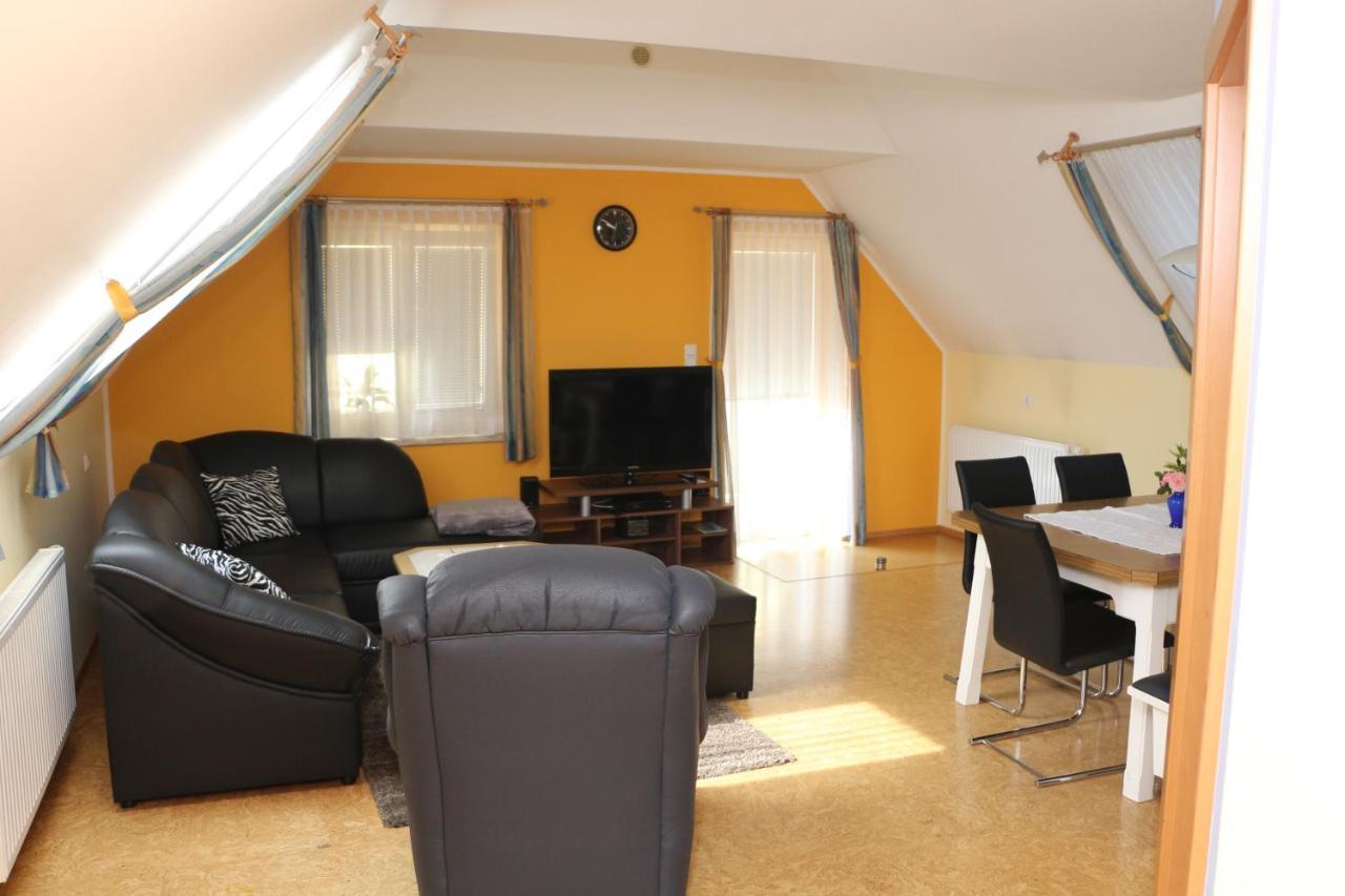Ferienwohnung Moni Geiseldorf Экстерьер фото